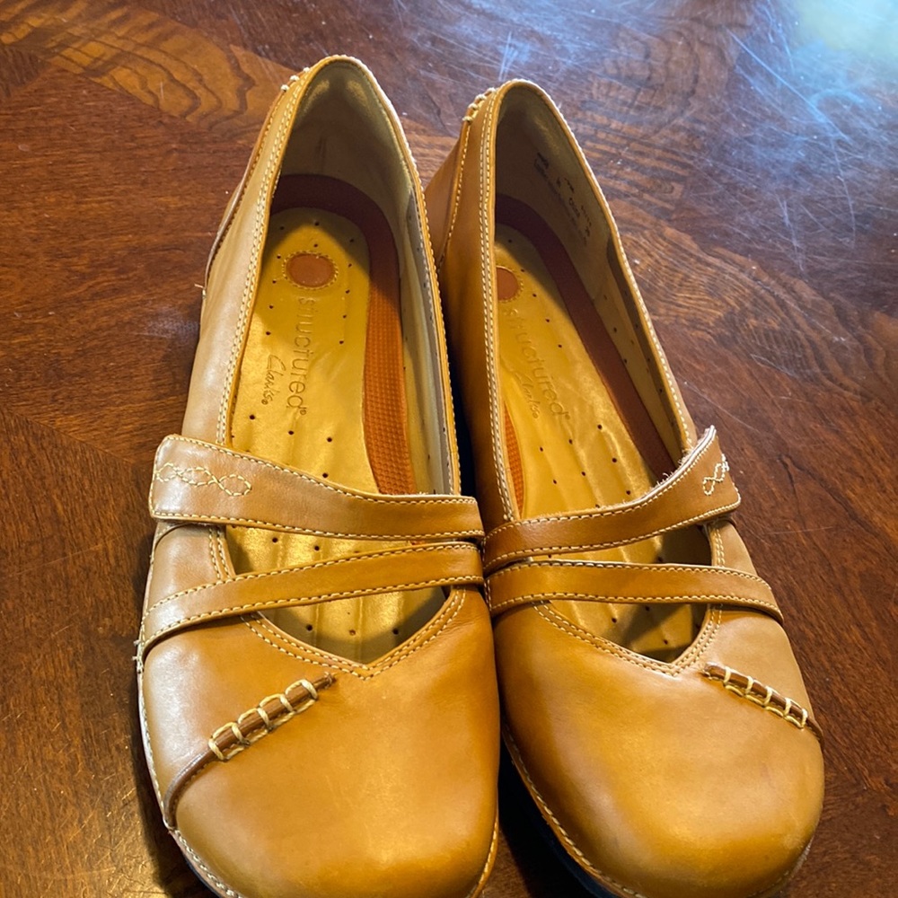 Clarks Unstructured - Size 10M women’s shoes Casual adjustable tan brown leather